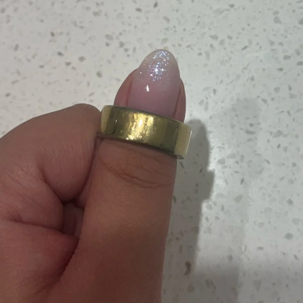 Oura Ring 4 — Gold exterior size 7